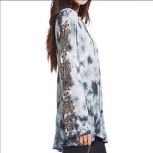 NEW REVOLVE CHASER Grey White Tie Dye Beaded Open Cardigan Layering Sweater XS